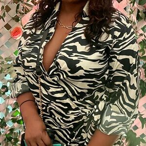 Black and off white printed dress